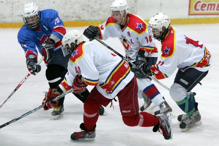 �� (��.) - ������� (��.). ����� 2010-11. ���������� 32 �� 200. ���� images/IZ3F2921.jpg